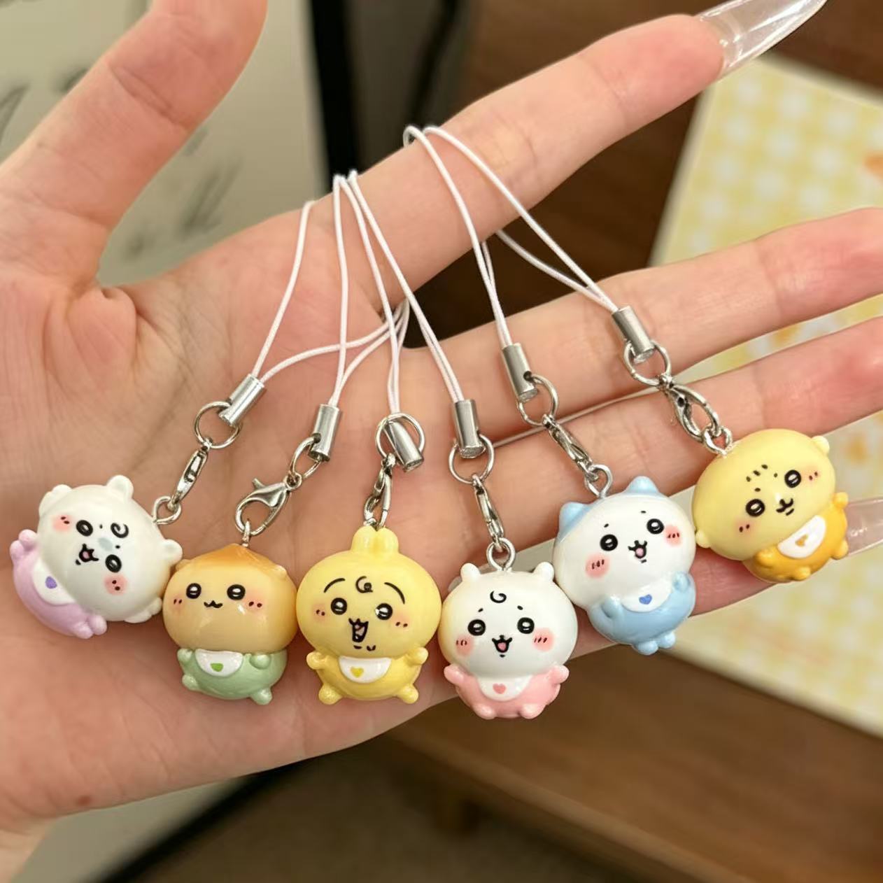 Phone Accessories Baby - かわいい小さな樹脂製ペンダント、キュートなベビー服のうさぎハチワレ風スマホストラップ、ミニキーホルダー、小さなバッグチャーム、女子学生へのプレゼント