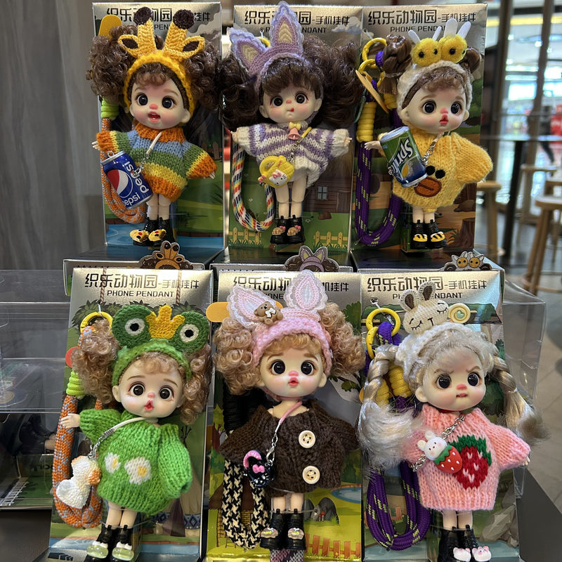 Phone Accessories In China - 14cmミニドールBJDドレスアップガールビニール人形、交換可能なニット衣装付き、電話ペンダント、誕生日プレゼント、かわいいコレクション人形