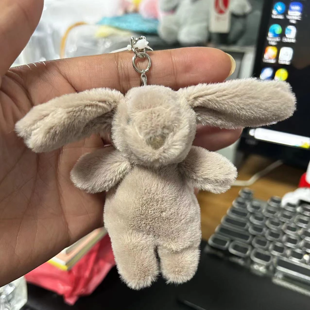 ぬいぐるみかわいい漫画ウサギキーホルダー愛ポンポン小物おもち - Phone Accessories Jewelry のレビューと価格